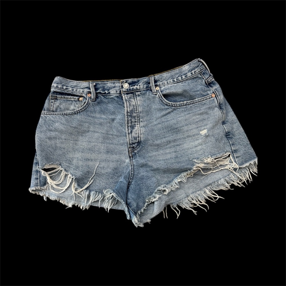 Free People We The Free CRVY Distressed Denim Shorts Size 31 - Picture 2 of 3